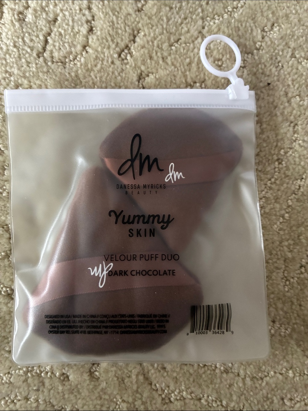 Danessa Myricks YUMMY SKIN VELOUR PUFF DUO - DARK CHOCOLATE